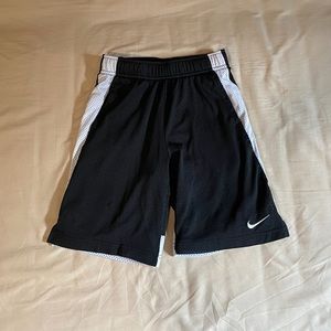 NIKE’S MEDIUM BOYS SHORTS